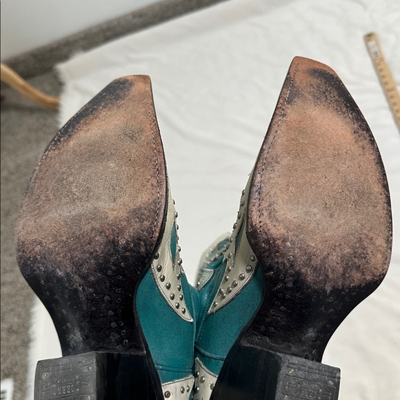 🐎 Corral Boots Studded Cowboy Boot - Picture 8 of 10
